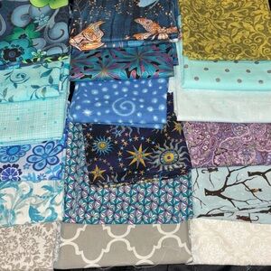 18 Gorgeous Fat Quarters cotton quilting fabrics